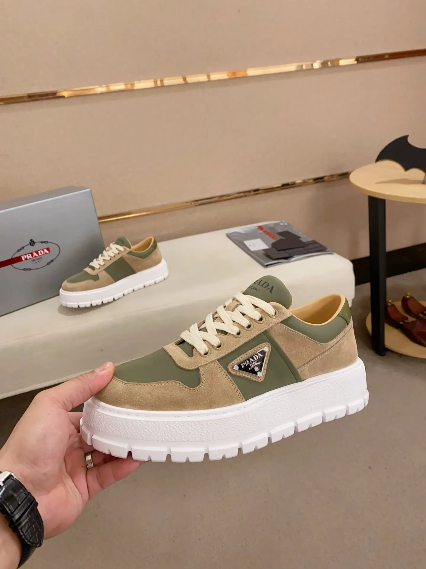 Men's shoes💰 620💰 ✔️✔️✔️Higher version High-quality new PRADA counters are launched simultaneously. The new men's shoes and 😘fabrics are selected from first-layer cowhide and are made by pure handicrafts. Lining: Full cowhide lining. 👍🏿 High-end ☄️ air-cushion molded anti-slip rubber outsole, exquisite lines, simple and elegant, comfortable and high-end for leisure travel. Code number: 38 to 44